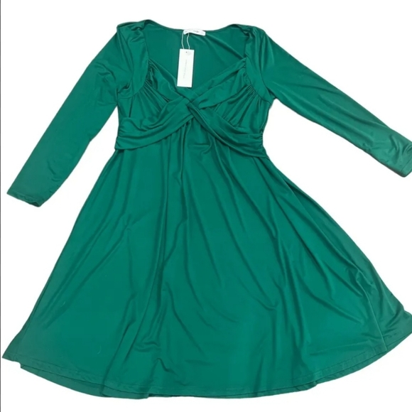 🧹Dress 🧹 - Picture 1 of 2